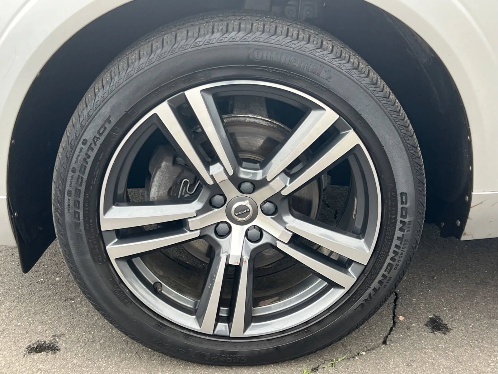 Used 2019 Volvo XC60 T5 Momentum w/ Multimedia Package AWD/4WD image 31