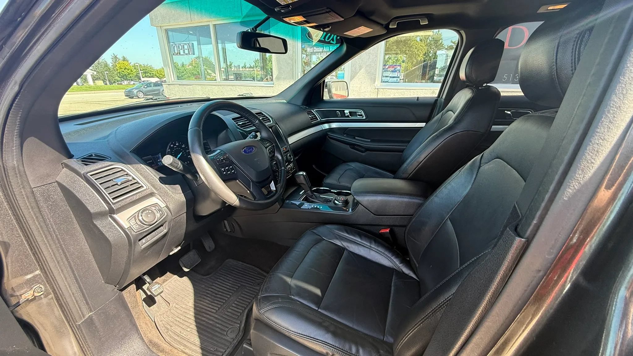 Used 2016 Ford Explorer XLT w/ Equipment Group 202A AWD/4WD image 9