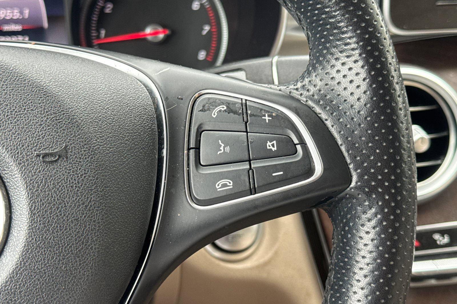 Used 2019 Mercedes-Benz GLC 300 4MATIC image 39