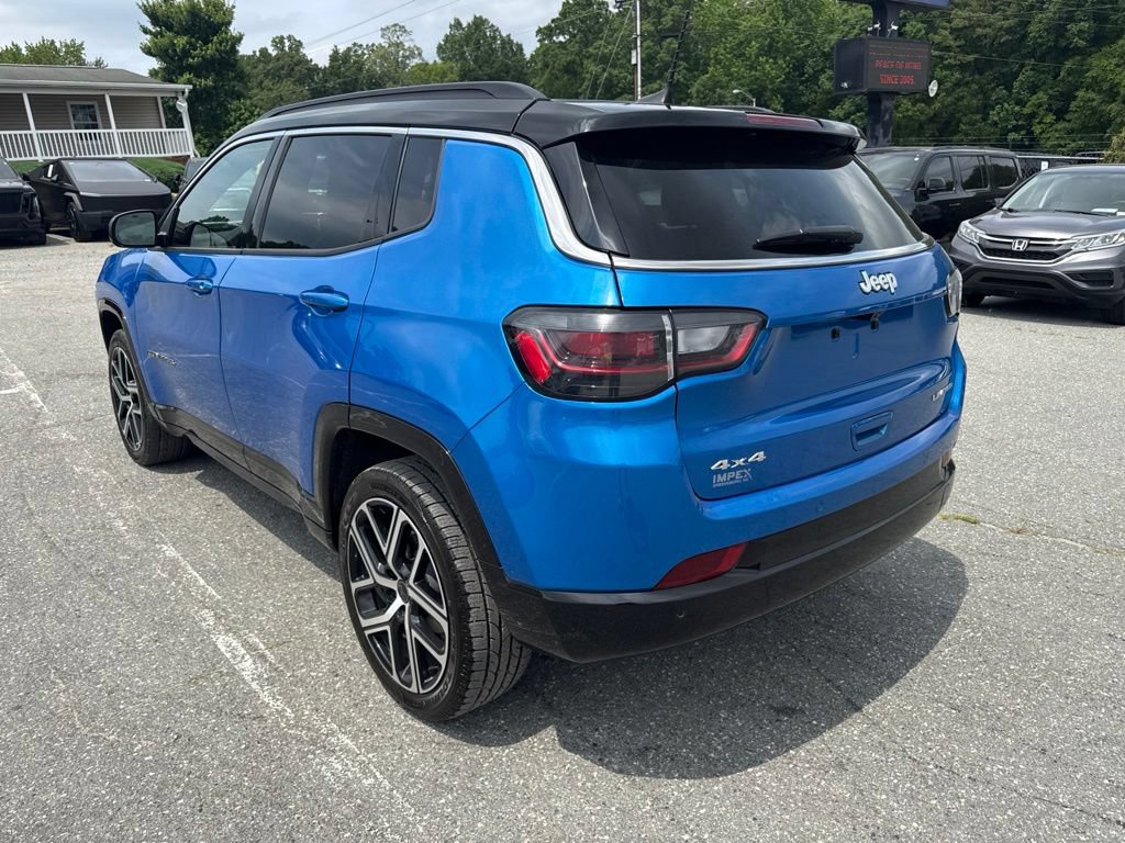 Used 2025 Jeep Compass Limited w/ Elite Group AWD/4WD image 4