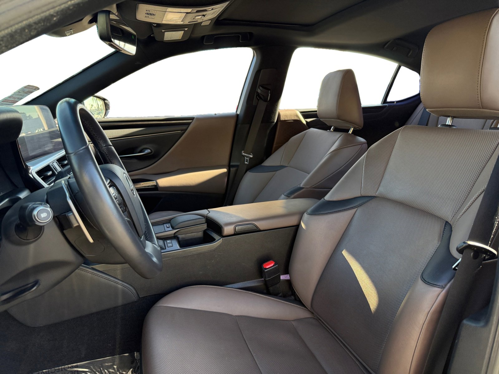 Used 2022 Lexus ES 300h w/ Accessory Package image 9