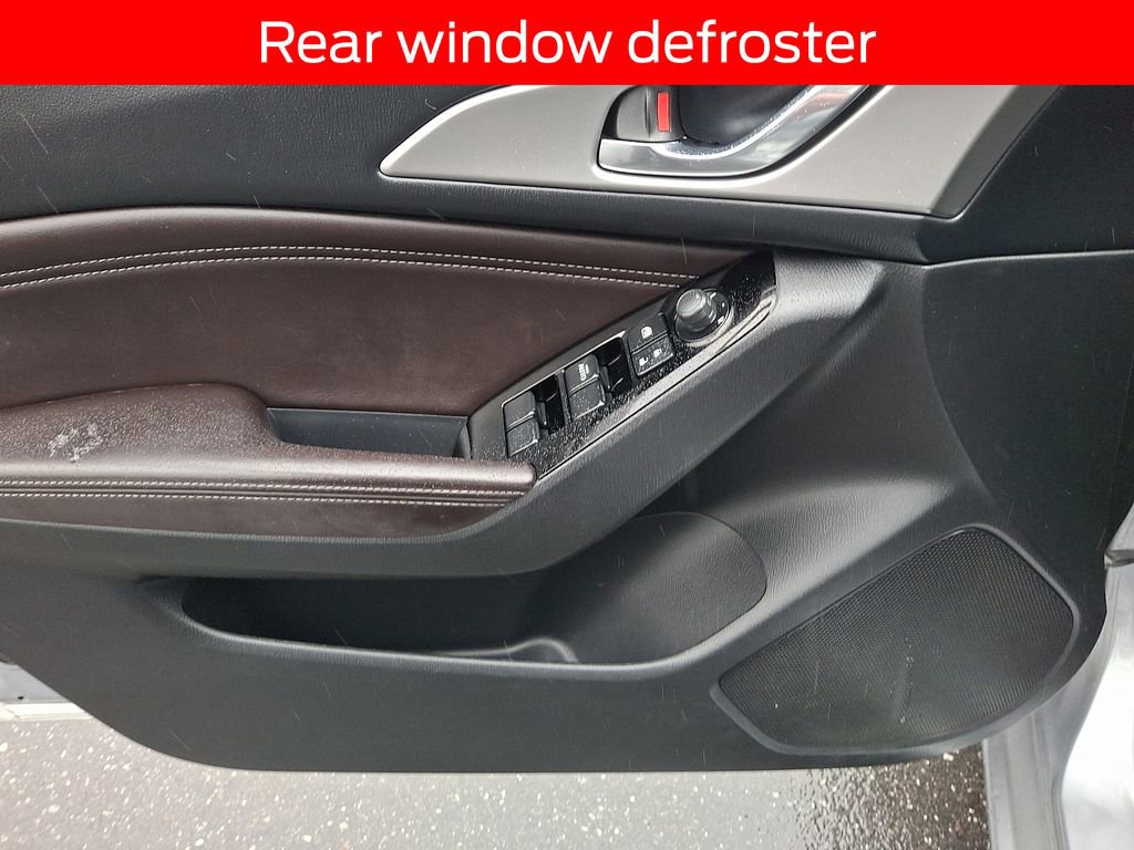 Used 2018 MAZDA MAZDA3 Touring image 12