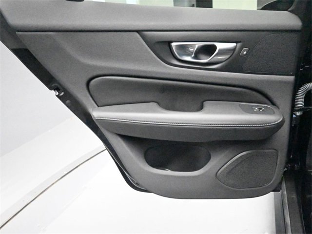 Used 2024 Volvo V60 B5 Cross Country Plus image 20