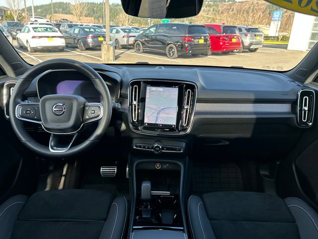 Used 2022 Volvo XC40 P8 Recharge Plus image 14