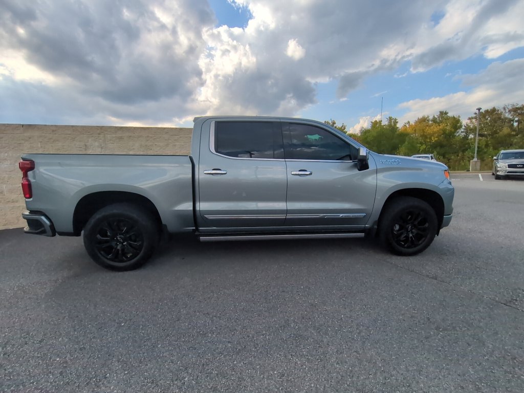 Used 2024 Chevrolet Silverado 1500 High Country w/ Technology Package AWD/4WD image 3
