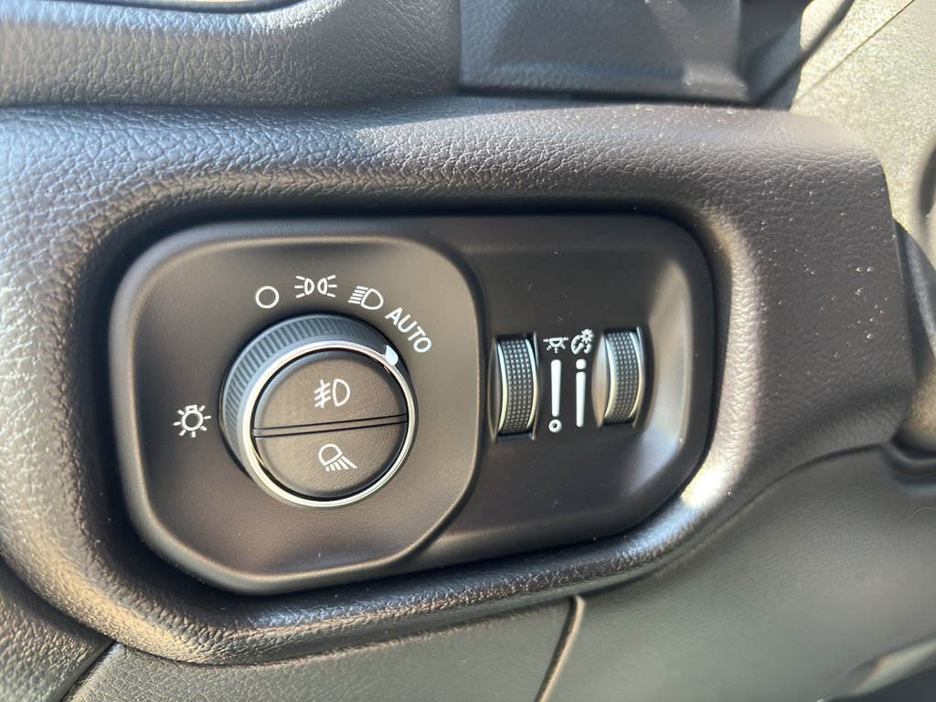 Used 2025 RAM 3500 Laramie AWD/4WD image 21