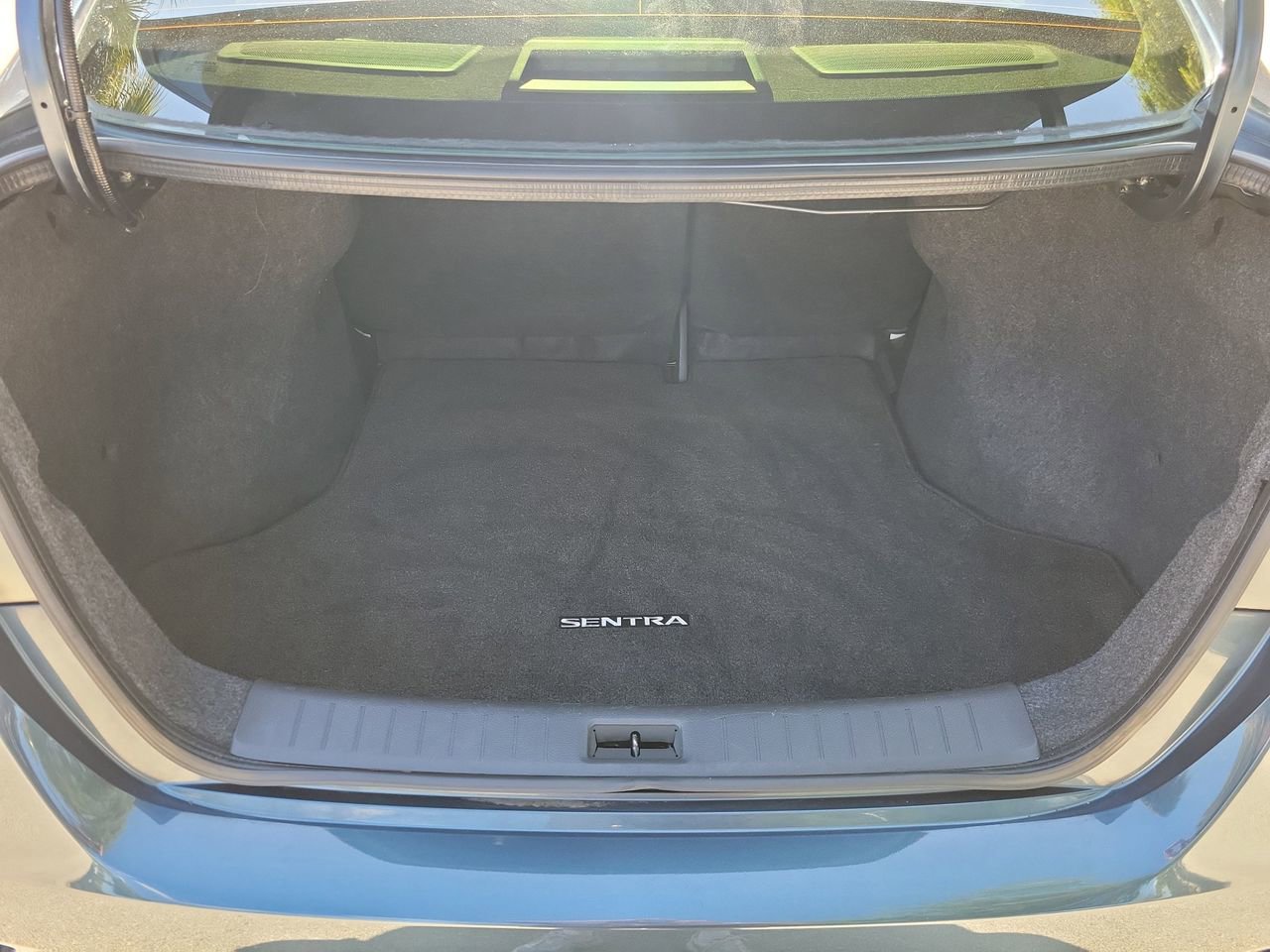 Used 2015 Nissan Sentra SL w/ Navigation Package FWD image 8