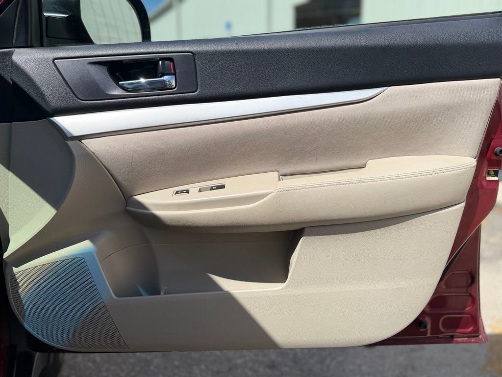 Used 2013 Subaru Outback 2.5i Premium AWD/4WD image 16