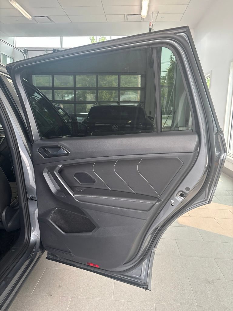 Used 2023 Volkswagen Tiguan SEL R-Line AWD/4WD image 19