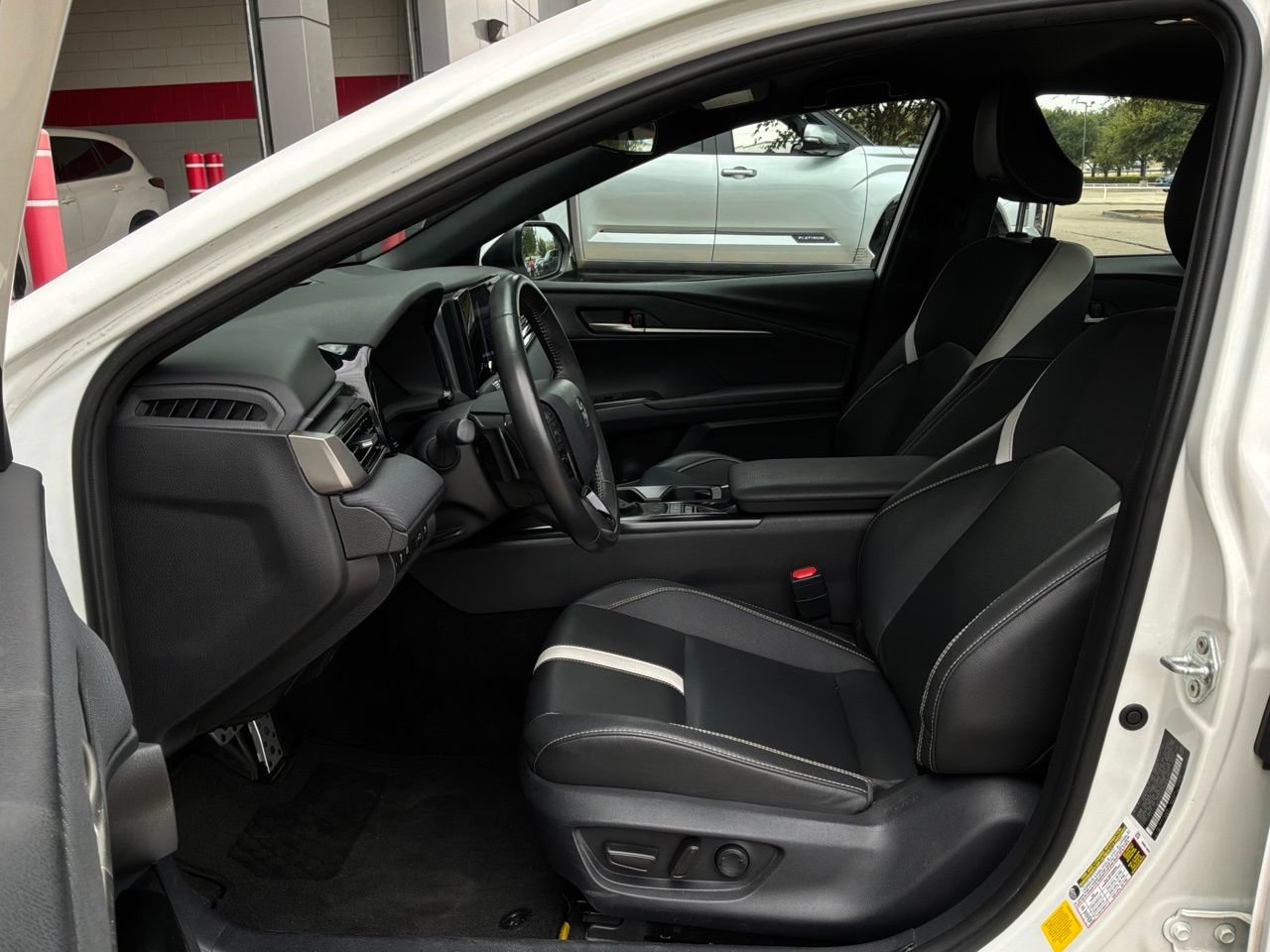Used 2025 Toyota Camry SE FWD image 10