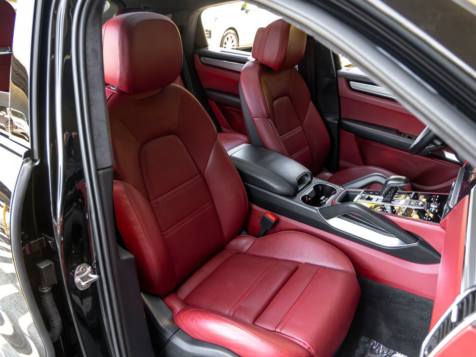 Certified 2022 Porsche Cayenne Turbo S AWD/4WD image 61