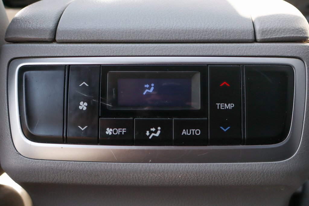Used 2019 Toyota Highlander XLE image 40
