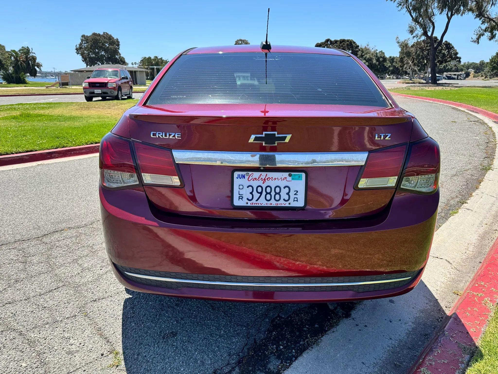 Used 2016 Chevrolet Cruze LTZ w/ Sun, Sound and Sport Package FWD image 4