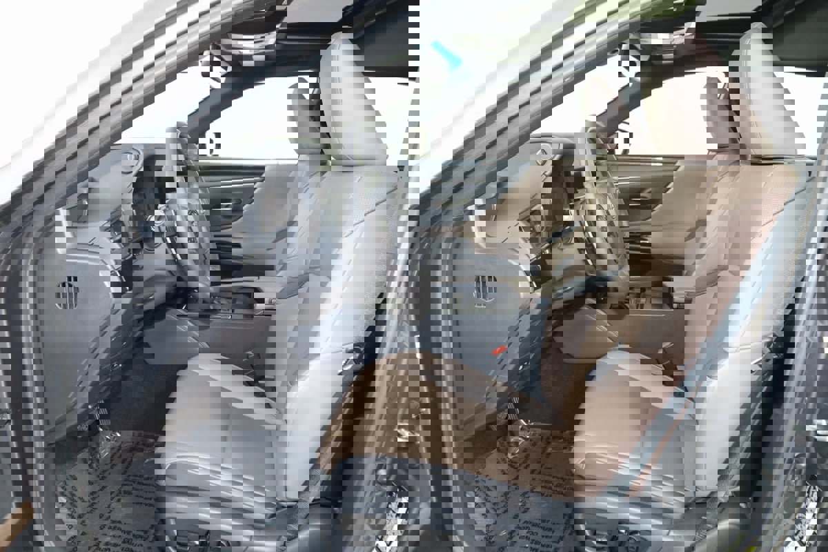 Used 2023 Lexus ES 350 image 11