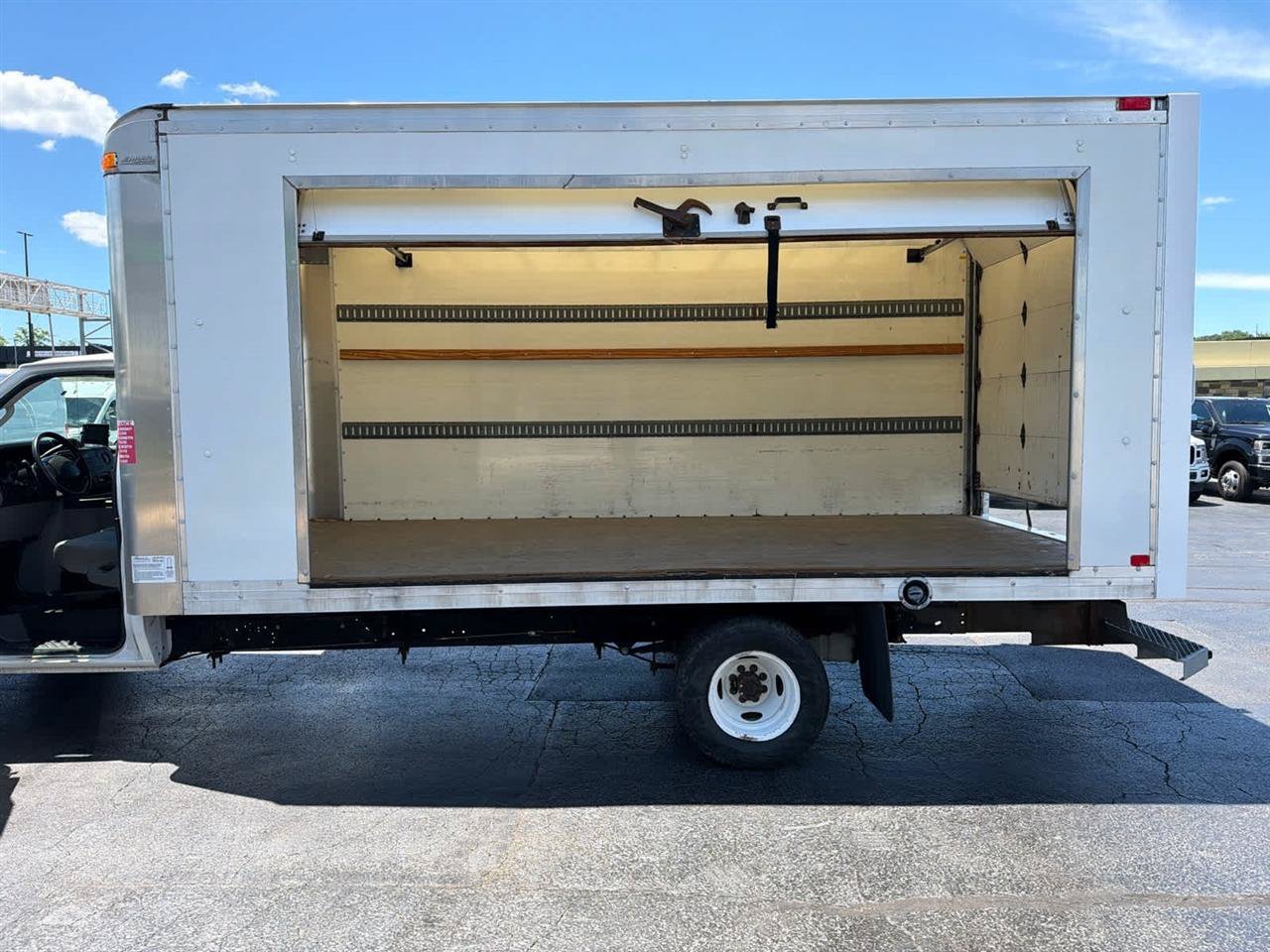 Used 2016 Ford E-450 and Econoline 450 Super Duty w/ Exterior Upgrade Package RWD image 16