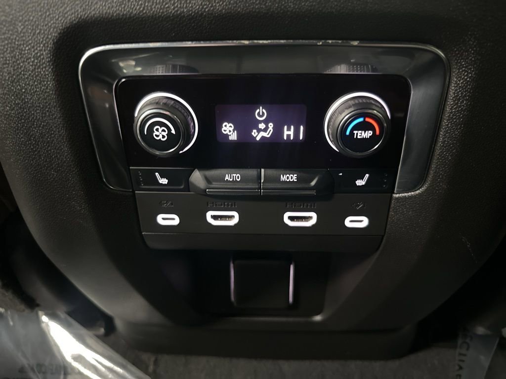 Used 2023 Chevrolet Suburban High Country AWD/4WD image 38