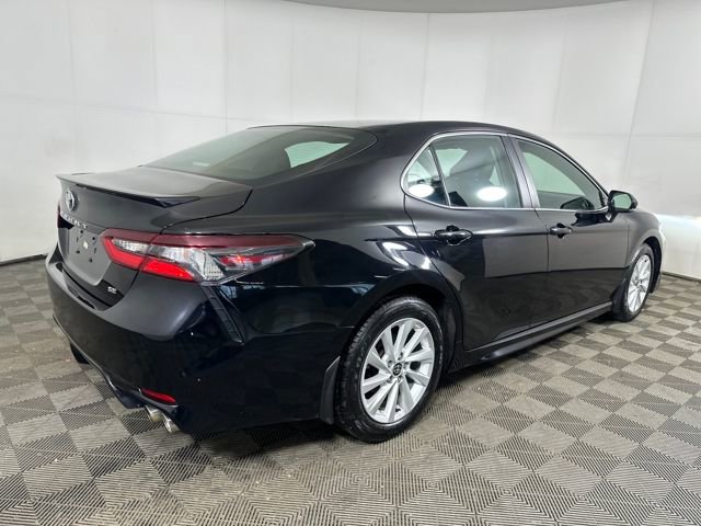 Used 2024 Toyota Camry SE image 3