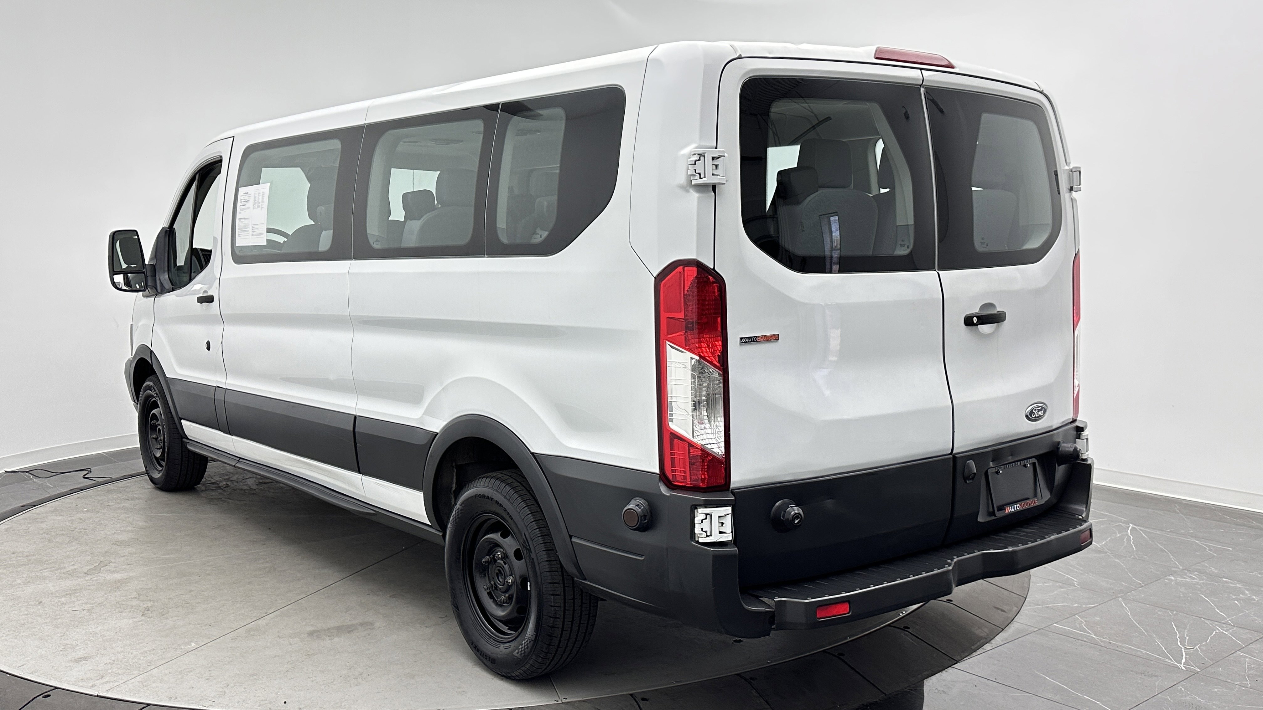 Used 2018 Ford Transit 350 XLT RWD image 5
