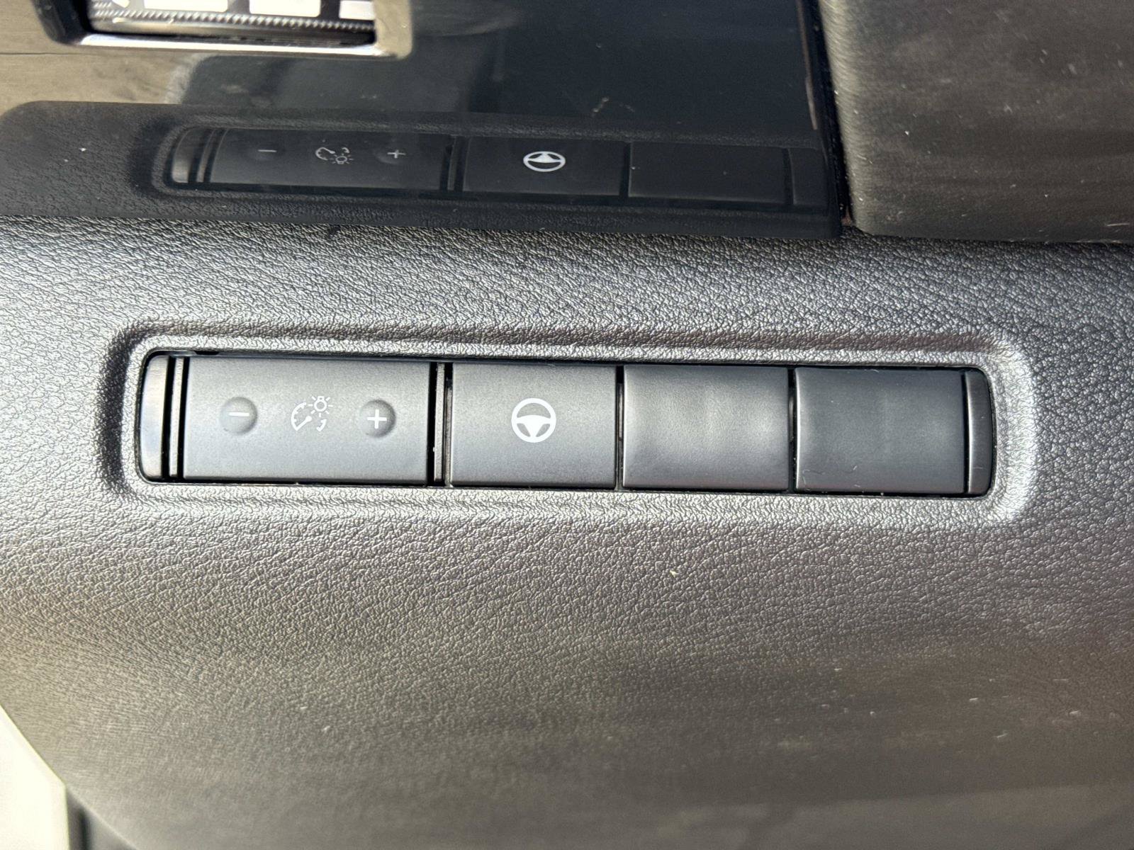 Used 2024 Nissan Pathfinder SV FWD image 21