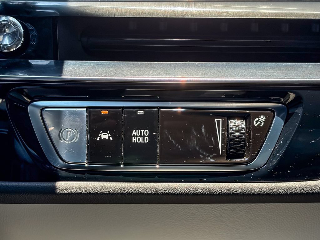 Certified 2024 Cadillac Lyriq Luxury AWD/4WD image 39