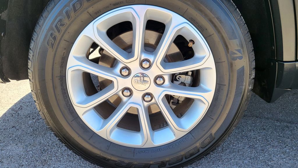 Used 2015 Jeep Grand Cherokee Laredo w/ Quick Order Package 23E AWD/4WD image 15