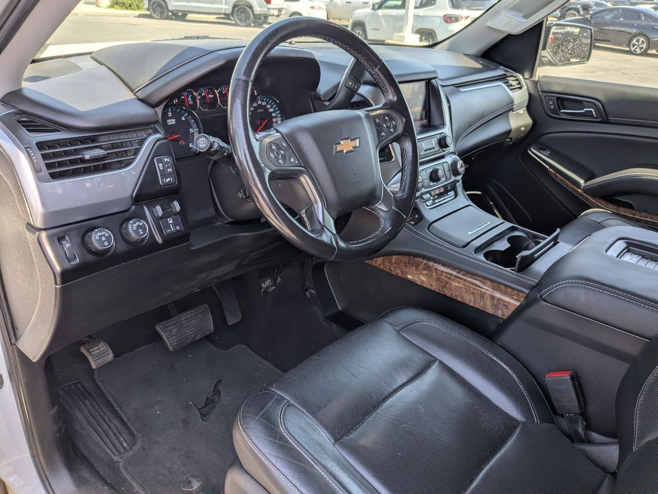 Used 2020 Chevrolet Tahoe Premier AWD/4WD image 16
