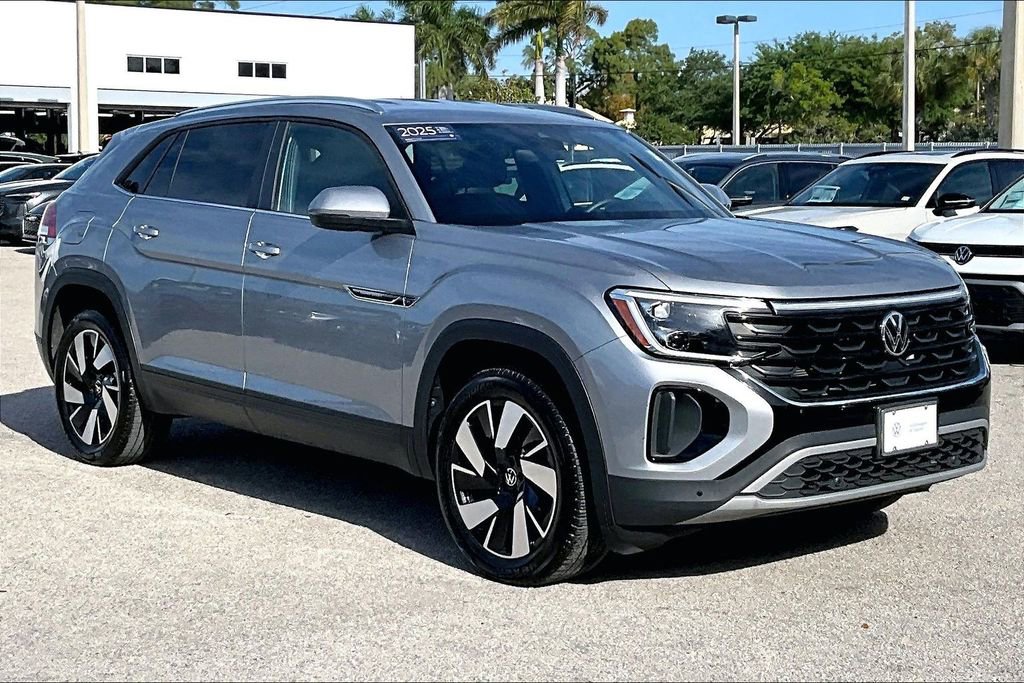 Certified 2025 Volkswagen Atlas Cross Sport SE AWD/4WD image 2
