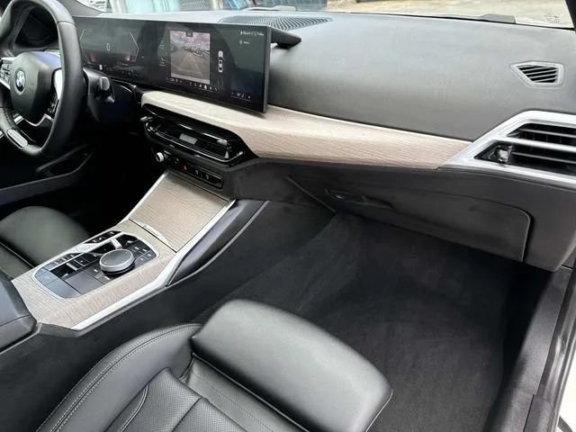 Used 2025 BMW 330i xDrive Sedan AWD/4WD image 25