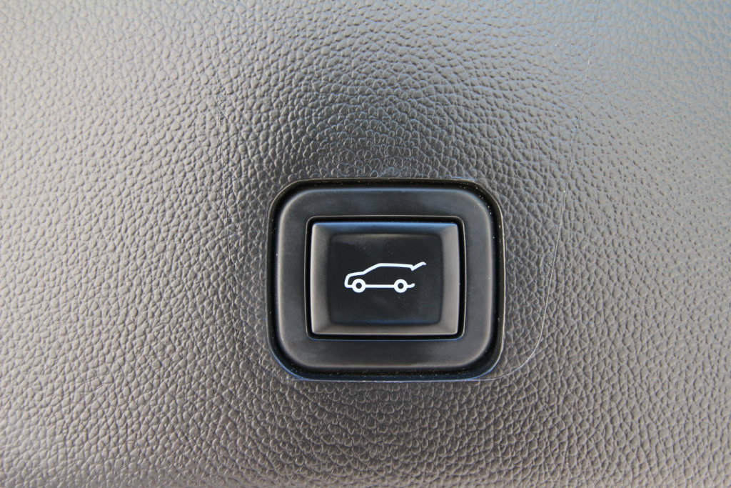 Used 2021 Chevrolet Traverse LT FWD image 11