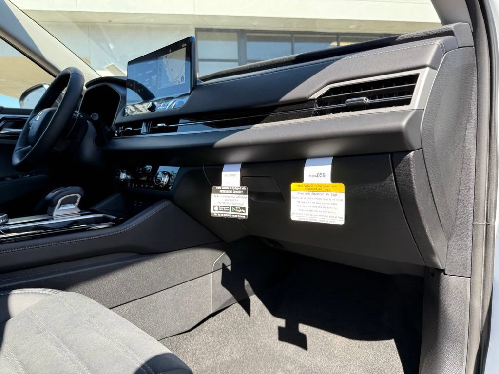 New 2026 Mitsubishi Outlander AWD image 17