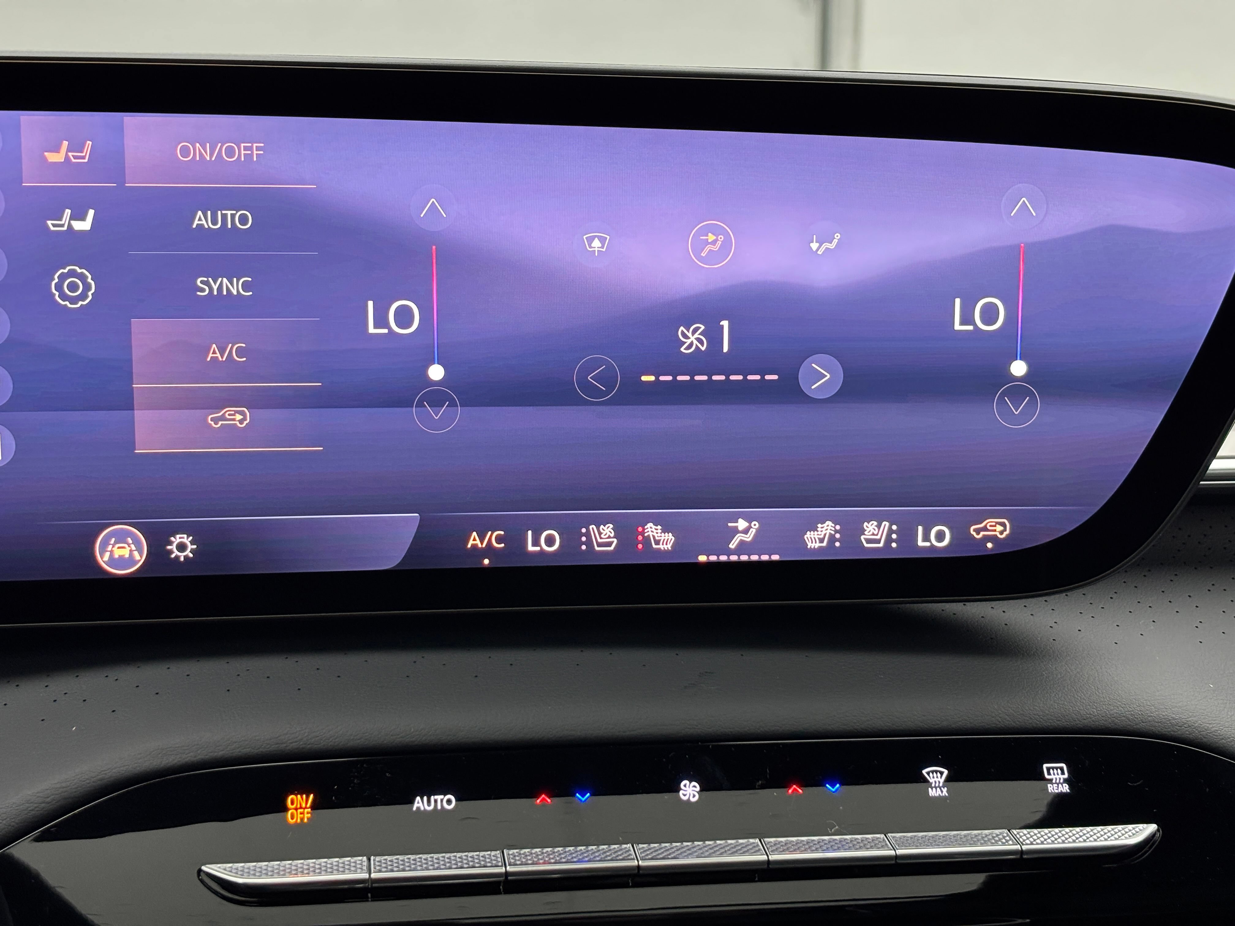 New 2027 Buick Enclave Avenir w/ LPO, Floor Liner Package AWD/4WD image 32