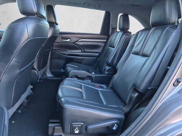 Used 2017 Toyota Highlander SE AWD/4WD image 18