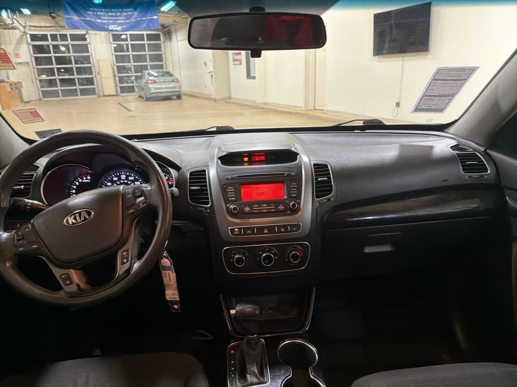 Used 2015 Kia Sorento LX image 12