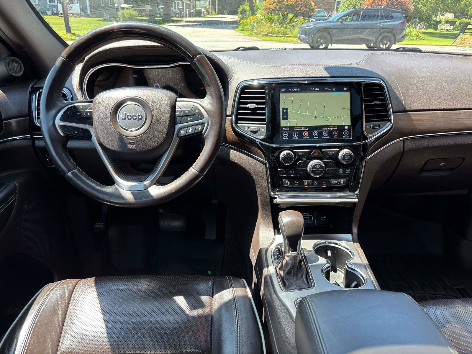 Used 2019 Jeep Grand Cherokee Overland AWD/4WD image 12