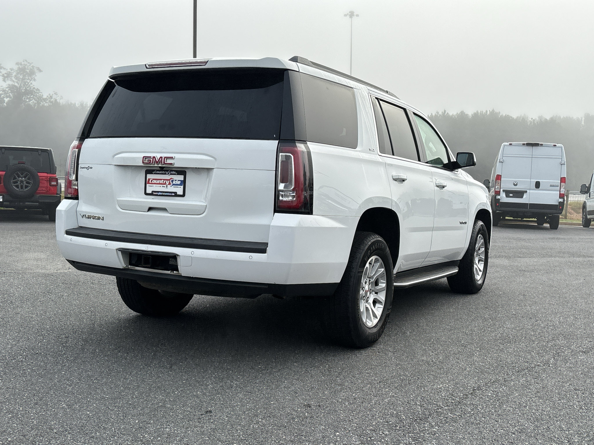 Used 2017 GMC Yukon SLT AWD/4WD image 6