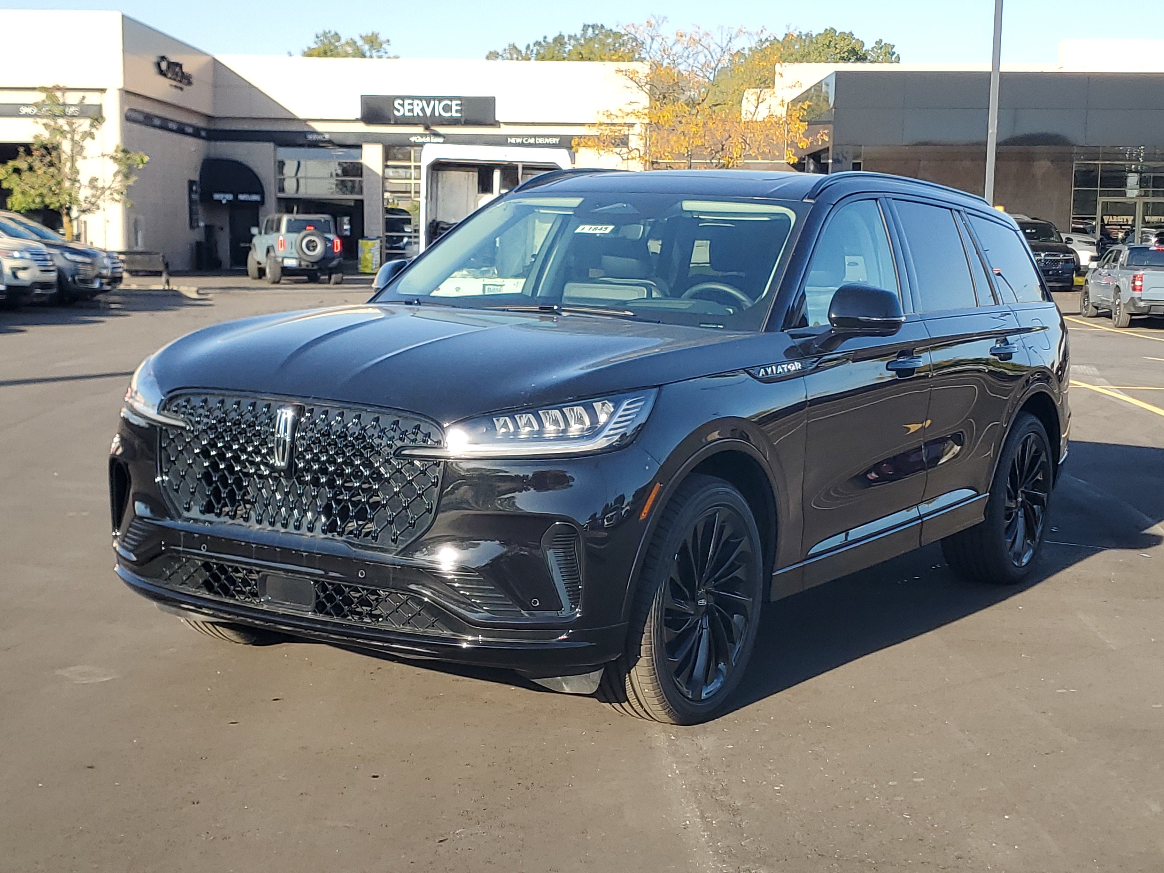 New 2026 Lincoln Aviator Reserve w/ Jet Appearance Package AWD/4WD image 2