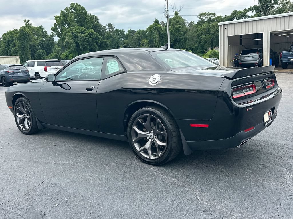Used 2019 Dodge Challenger SXT w/ Plus Package RWD image 8