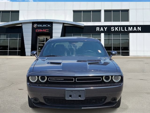 Used 2019 Dodge Challenger SXT RWD image 2