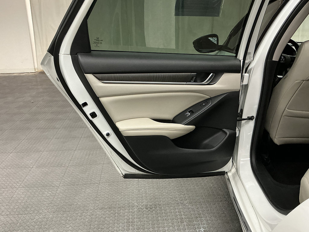 Used 2019 Honda Accord Touring image 25