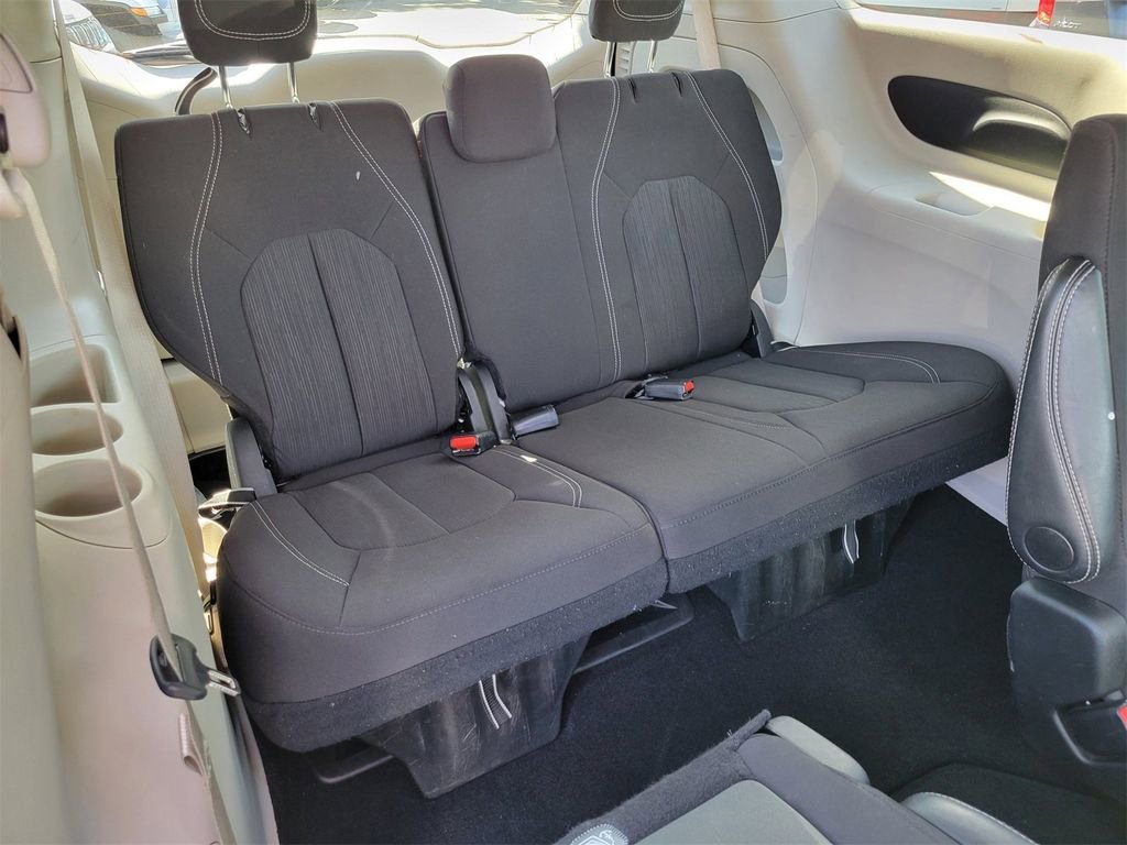 Used 2024 Chrysler Voyager LX image 17