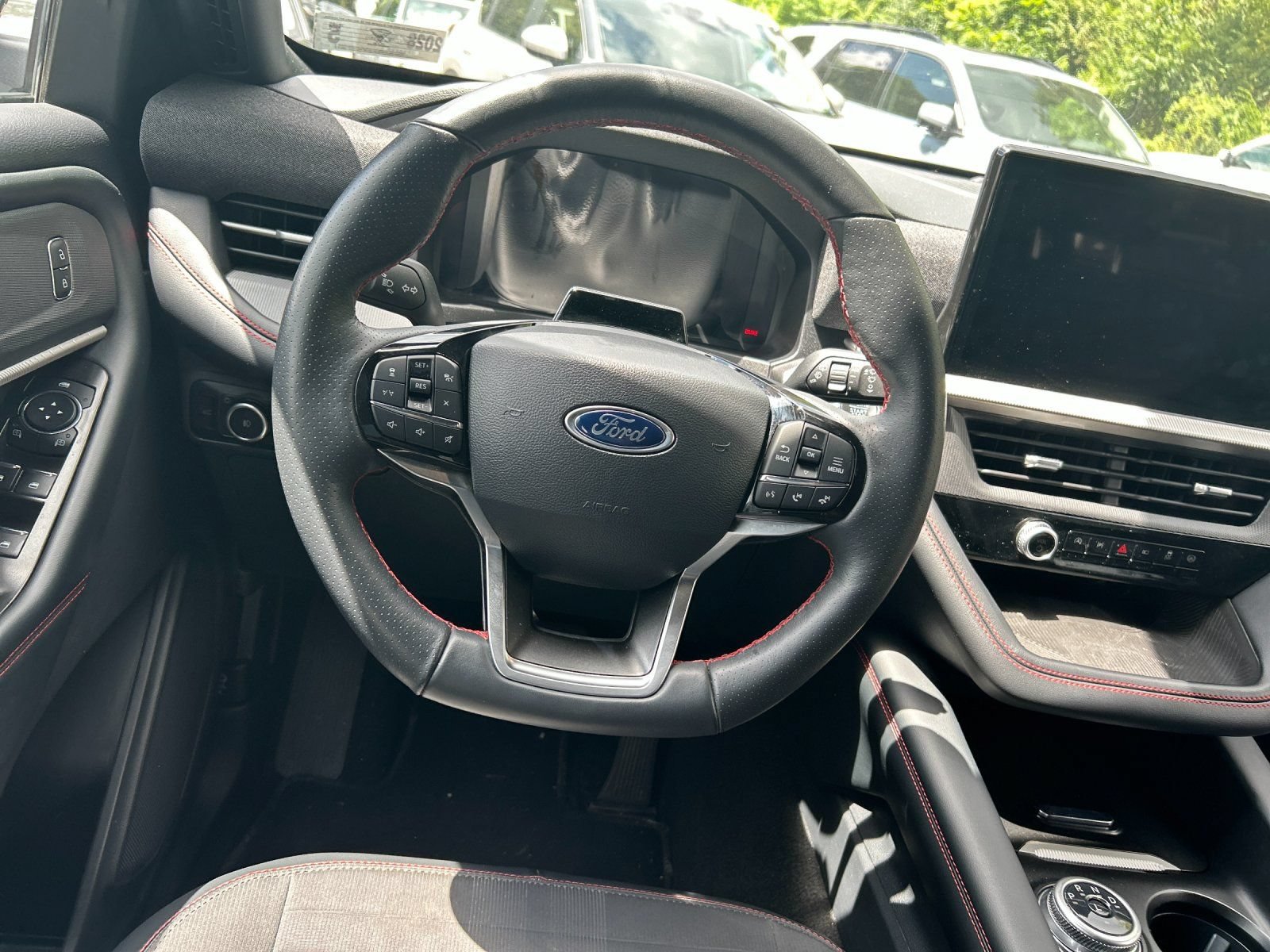Used 2025 Ford Explorer ST-Line w/ ST-Line Street Pack AWD/4WD image 17
