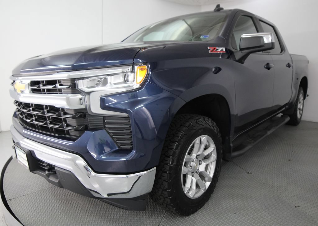 Used 2023 Chevrolet Silverado 1500 LT AWD/4WD image 3