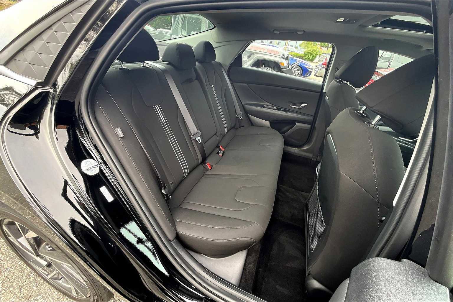 Used 2024 Hyundai Elantra SEL w/ Convenience Package image 20