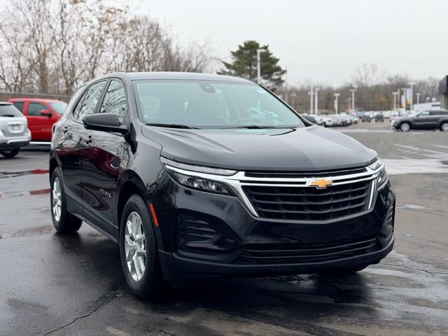 Used 2022 Chevrolet Equinox LS image 3