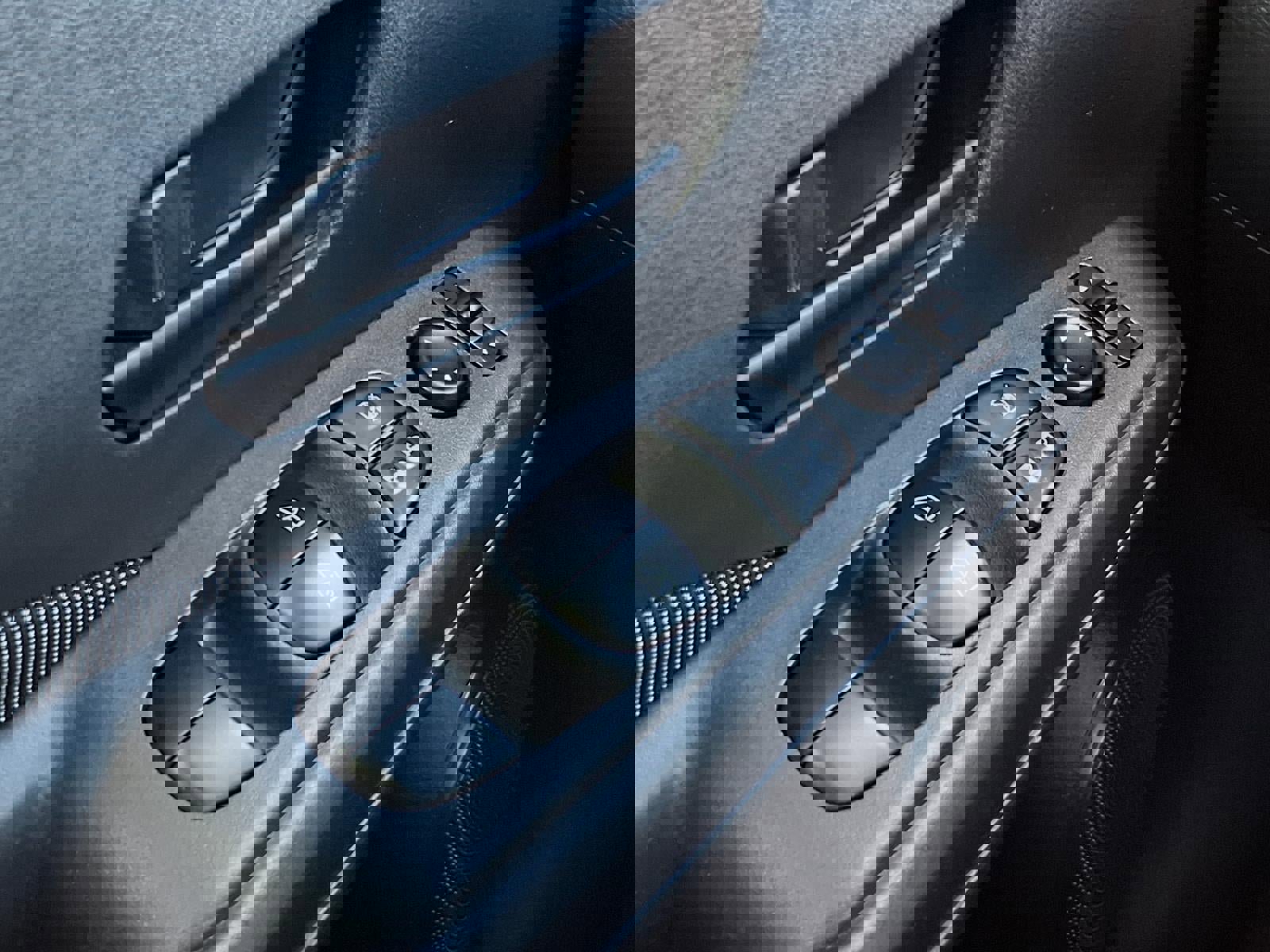 Used 2019 Nissan Kicks S image 22