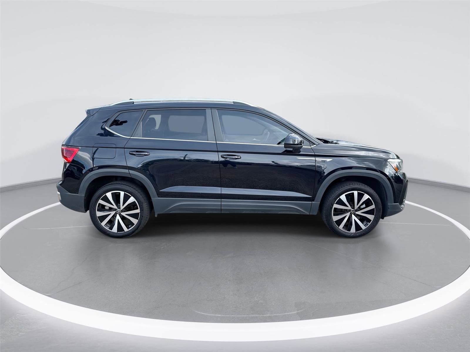 Used 2022 Volkswagen Taos SE FWD image 9