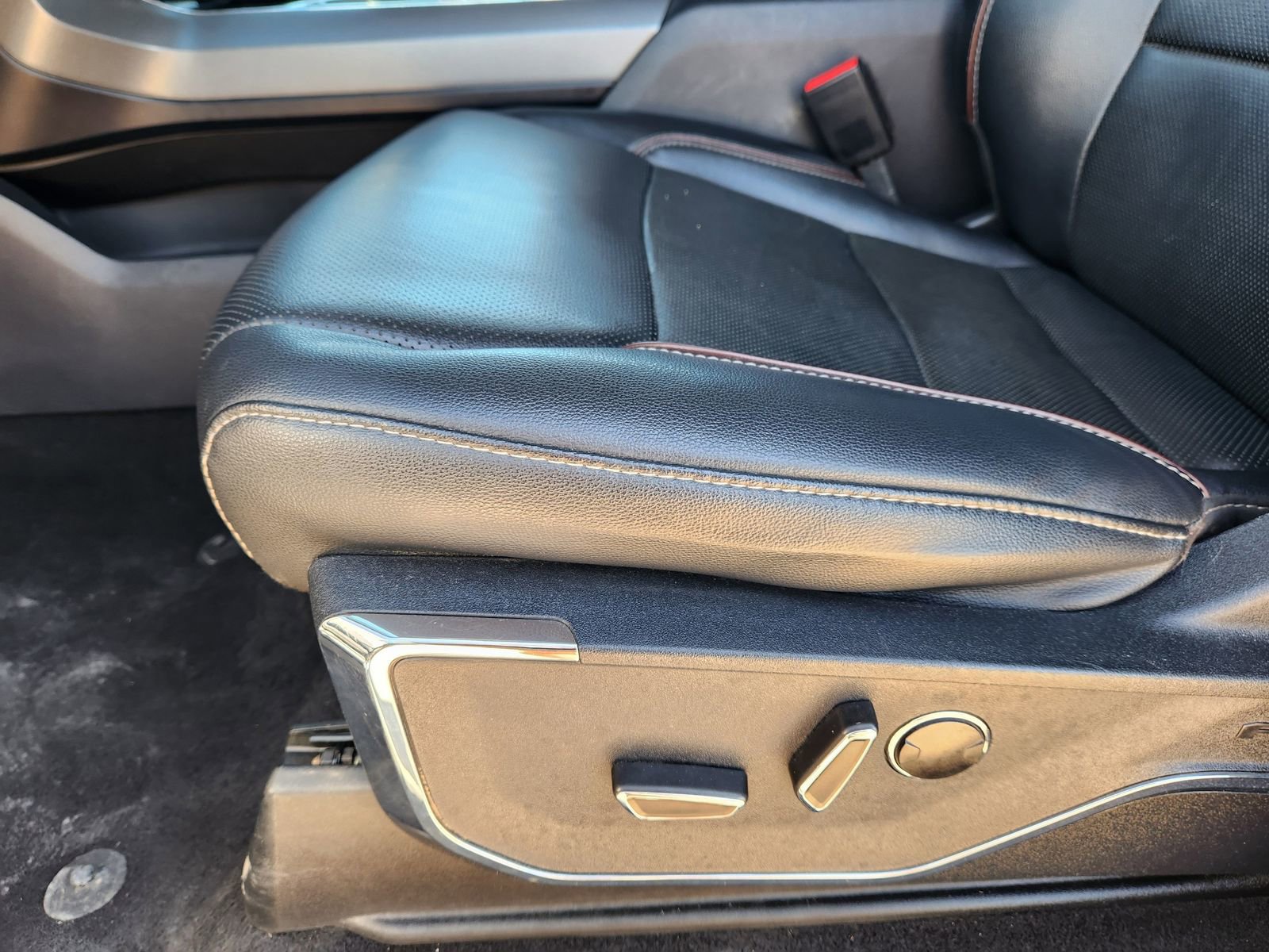 Used 2023 Ford F150 Lariat w/ Equipment Group 502A High image 24