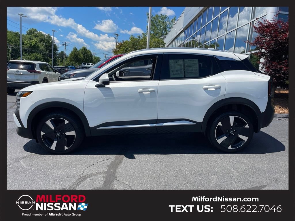 Certified 2025 Nissan Kicks SR FWD image 2