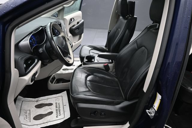 Used 2019 Chrysler Pacifica Limited FWD image 17