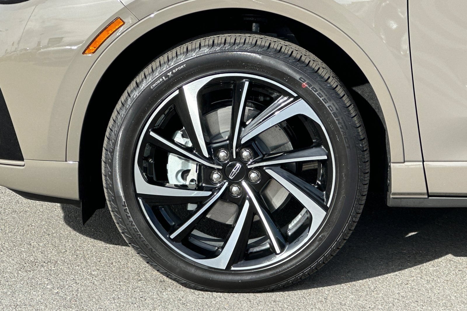 New 2025 Lincoln Corsair Grand Touring w/ Equipment Group 302A AWD/4WD image 23